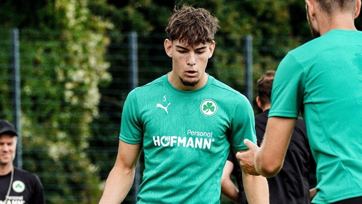 CALON NATURALISASI - Sosok Reno Munz, bek tengah eks Bayer Leverkusen kelahiran Jakarta yang memiliki paspor Jerman yang dapat bergabung dengan Timnas Indonesia tanpa harus melakukan proses naturalisasi yang berbeda dari proses naturalisasi Mees Hilgers dan Eliano Reijnders