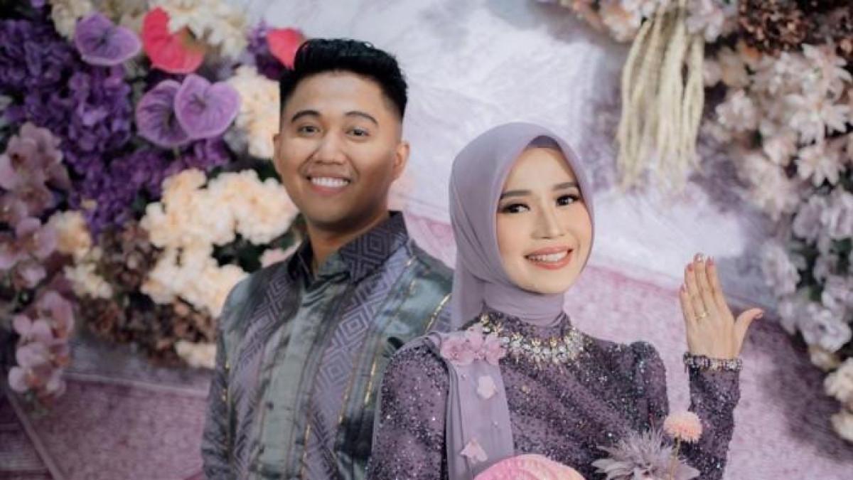 PEMUDA VIRAL - Sosok Rinaldi Nur Ibrahim, pemuda asal Bone, Sulawesi Selatan kembali jadi sorotan setelah melamar sang kekasih, dr Alfira Nuryadin, dengan mahar fantastis senilai Rp1 miliar. 