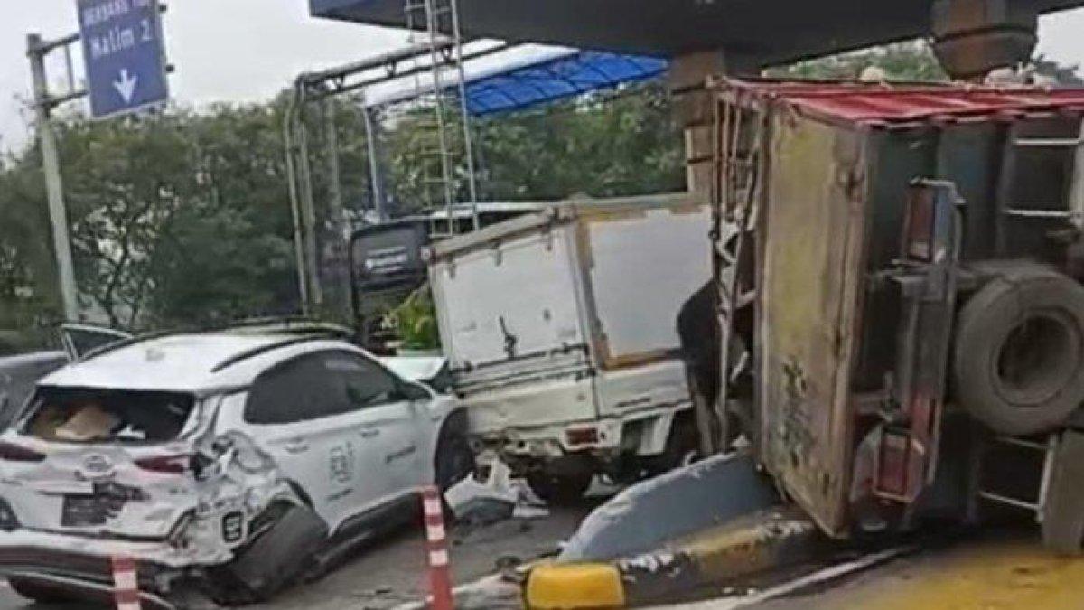 Sosok Sopir Truk yang Sebabkan Kecelakaan Beruntun di Gerbang Tol Halim Utama