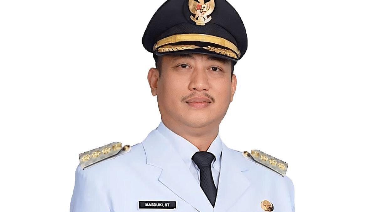BUPATI SUKAMARA - Sosok dan profil Masduki bupati Sukamara yang dilantik Prabowo pada Kamis (20/2/2025).