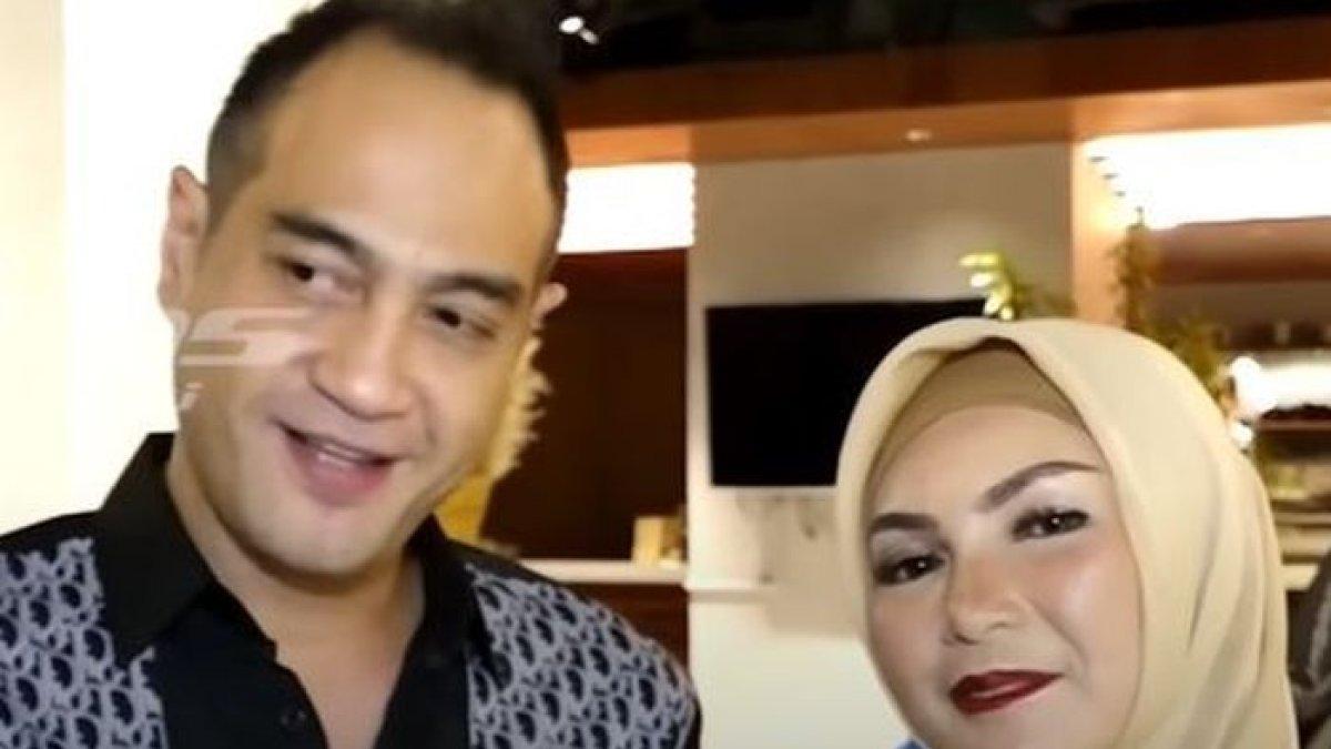 Sosok kekasih baru Ferry Irawan yang ternyata merupakan teman lama.
