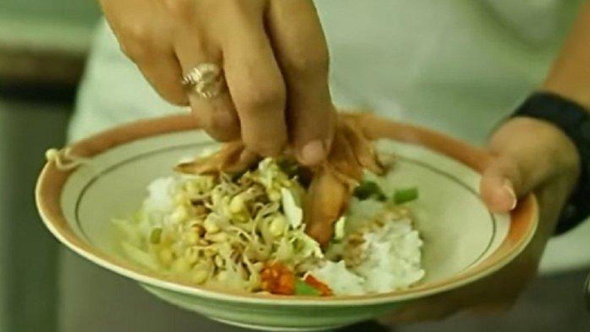 KULINER UNIK KLATEN - Soto kering di Warung Bebek Suwarni.