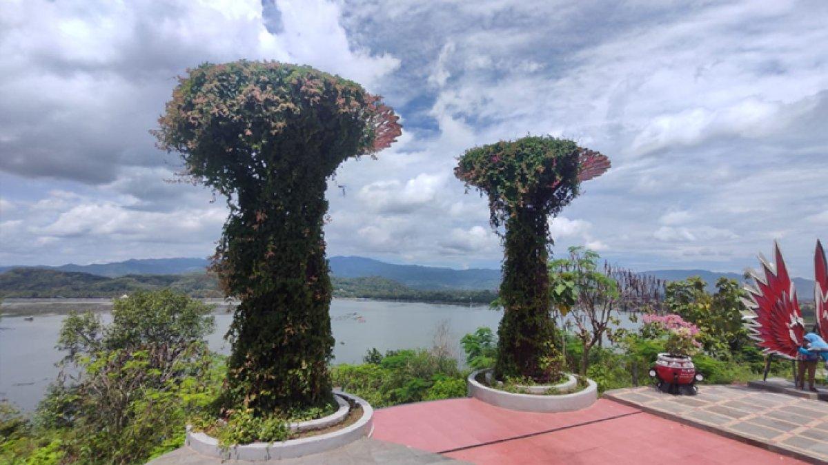 WISATA ALAM KLATEN - Spot swafoto favorit wisatawan saat berkunjung di Bukit Sidoguro yang berlokasi di Desa Krakitan, Kecamatan Bayat, Klaten, Rabu (17/4/2024).