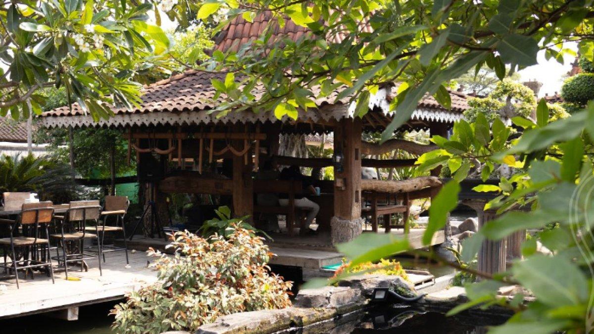 REKOMENDASI RUMAH MAKAN: Suasana tenang, hati pun nyaman