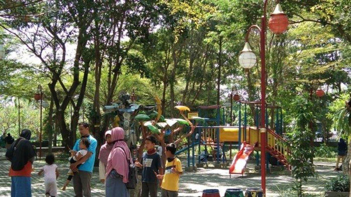 Suasana Taman Lampion yang berada di Kelurahan Bareng Lor, Kecamatan Klaten Utara, Kabupaten Klaten, Minggu (23/8/2020).