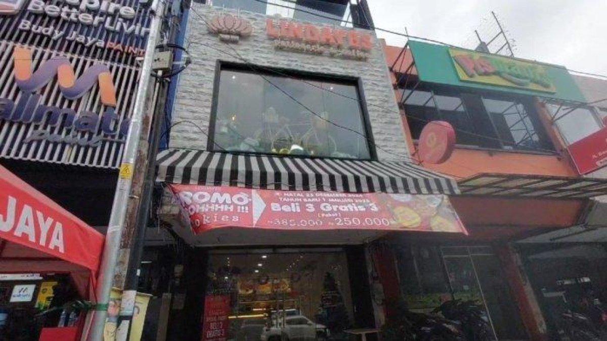 Suasana Toko Roti Lindayes cabang Kelapa Gading, Jakarta Utara, pada Senin (16/12/2024). (Tribunnews.com/Ibriza Fasti Ifhami) (tribunnews)