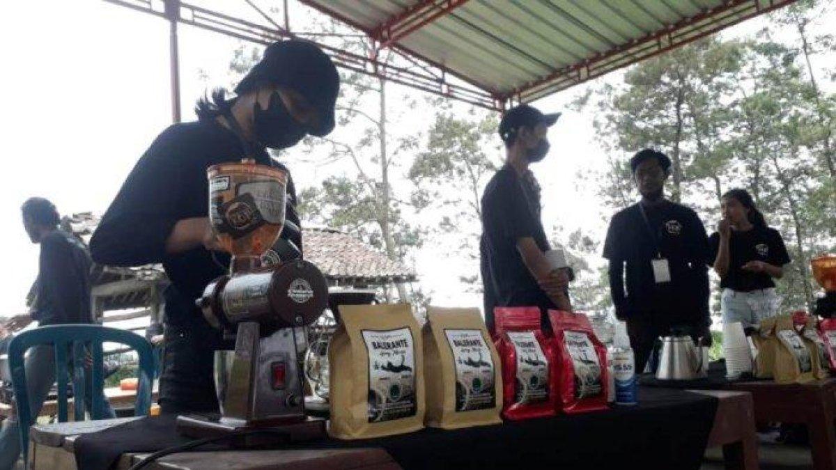 KOPI DI KLATEN - Suasana pekan kopi Balerante, Minggu (31/10/2021).