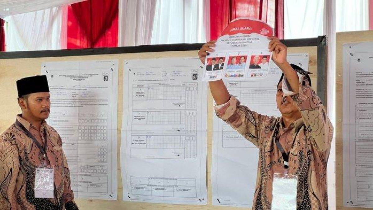 Suasana perhitungan suara di TPS 053, Kebagusand