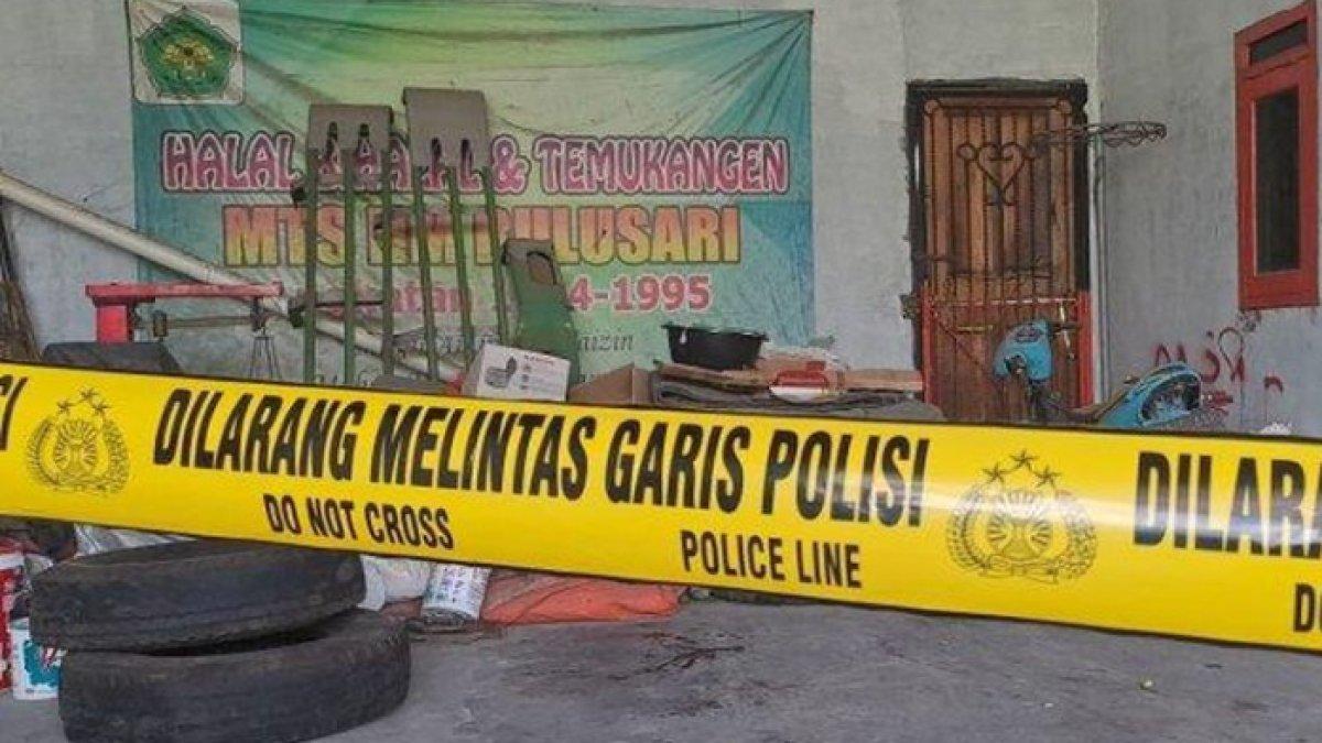 Suasana rumah korban pembunuhan ibu di Demak yang berada di Desa Bulusari, Kecamatan Sayung, Kabupaten Demak dikeliling garis polisi.