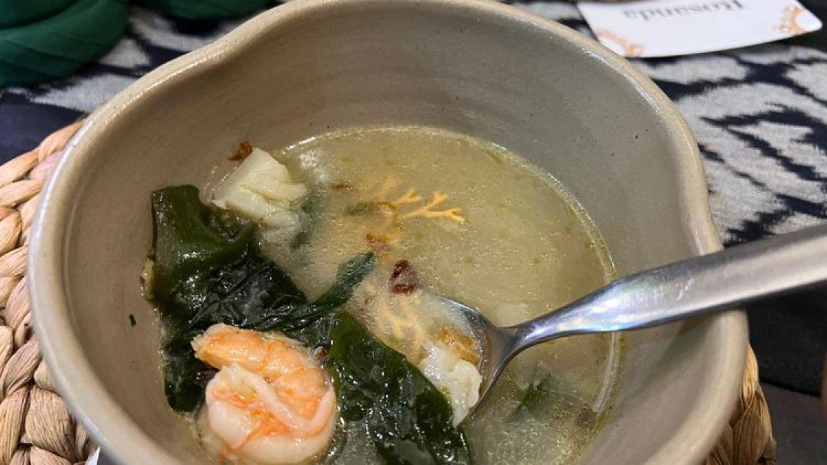 KULINER KLATEN: Sup nelayan saat fun dining by Sagara Bhumi, Sabtu (31/5/2025). Sup ini adalah sayur lodeh yang isiannya adalah dari bahan-bahan laut, seperti udang, ikan, dan rumput laut