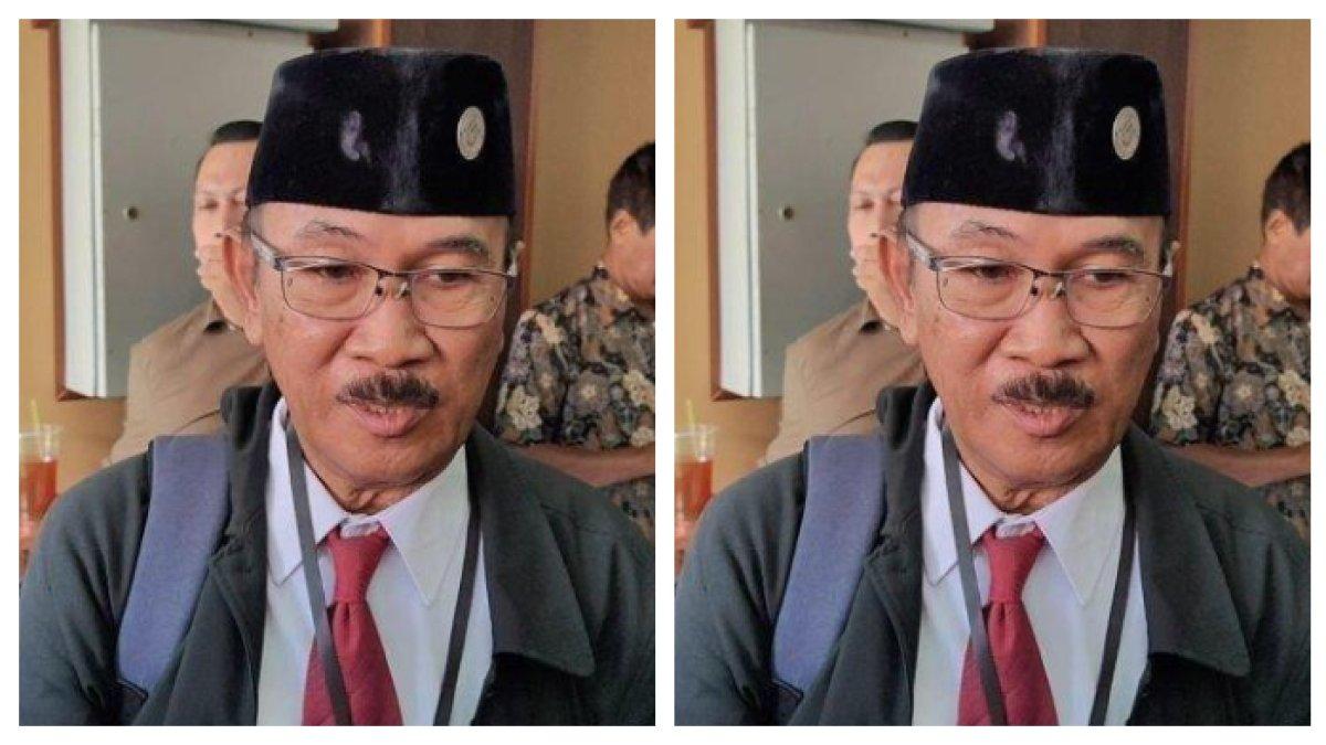 TEMAN JOKOWI - Surojo tiba-tiba datang ke sidang gugatan ijazah palsu di Pengadilan Negeri (PN) Surakarta pada Senin (2/6/2025). Surojo merupakan teman SMA Jokowi di SMA 6 angkatan 1980. Ia merasa dirugikan jika ijazah SMA Jokowi juga disebut palsu.