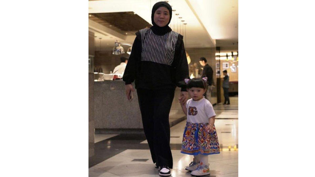 Suster Suroh tampil modis
