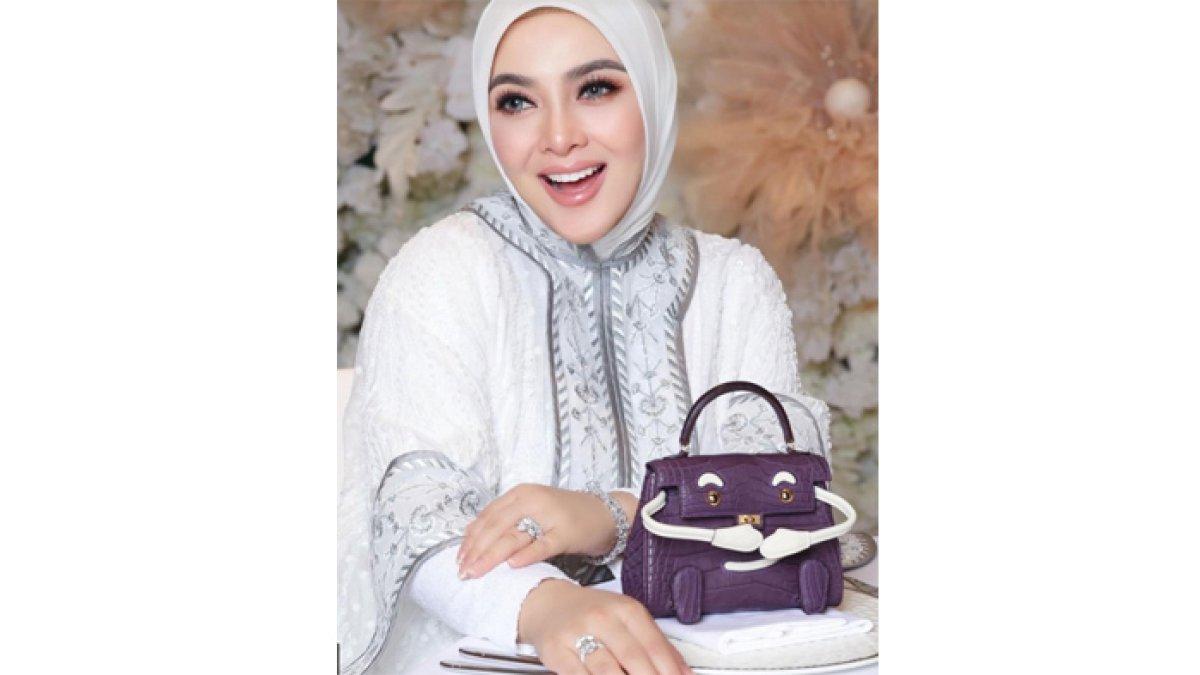 Syahrini acara 7 bulanan