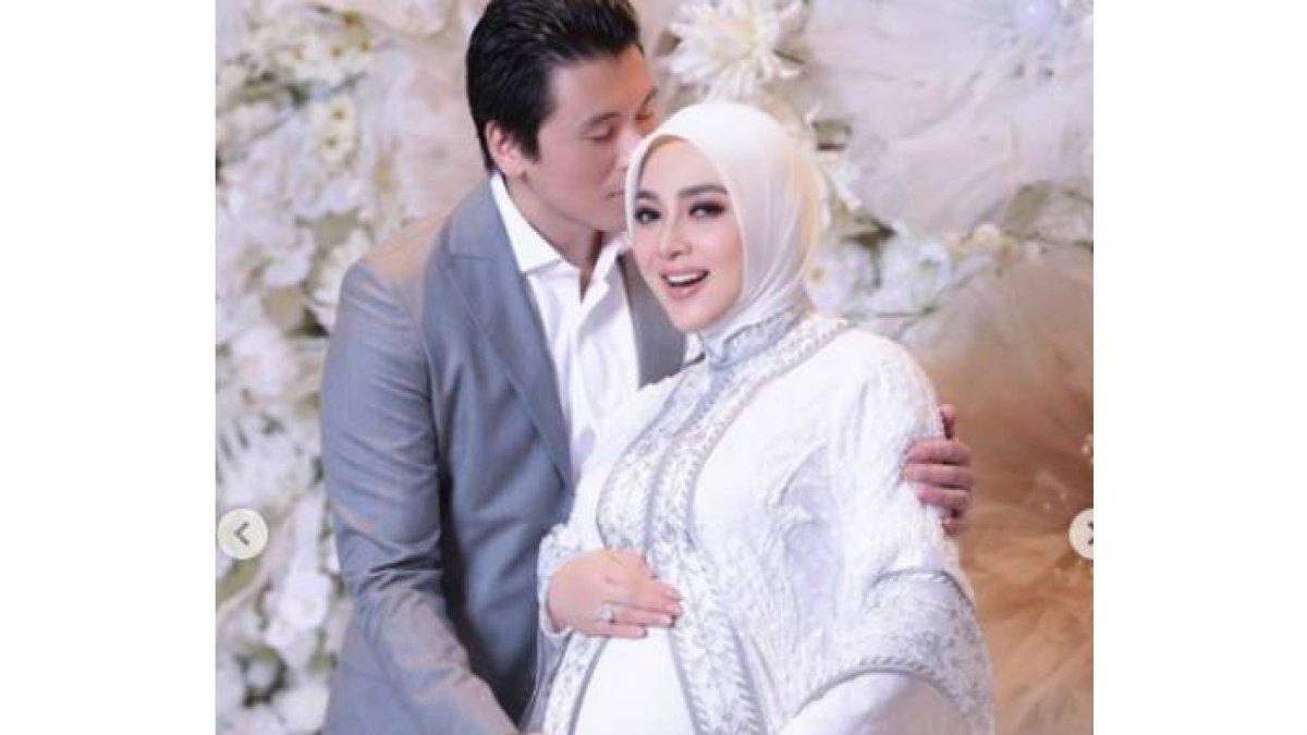 Syahrini hamil