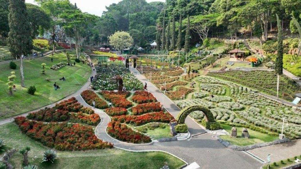 TAMAN DI BATU - Taman Rekreasi Selecta, rekomendasi tempat wisata legendaris di Batu, Jawa Timur.