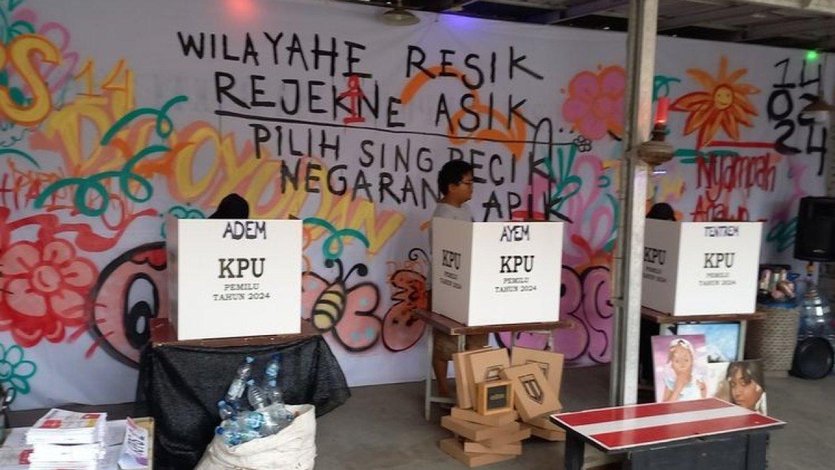 TPS Unik di Kota Yogyakarta dengan mengangkat darurat sampah di Kota Yogyakarta, Rabu (14/2/2024).