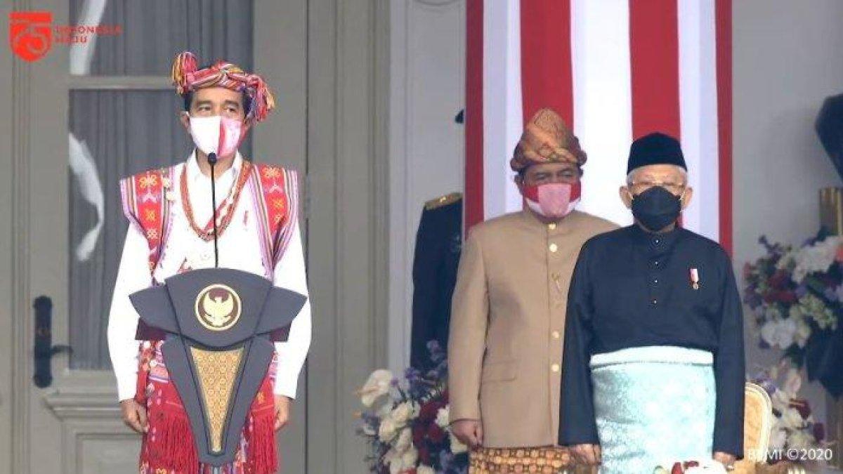 Pada upacara HUT Kemerdekaan RI tahun 2020, Presiden Jokowi mengenakan pakaian adat Timor Tengah Selatan, Nusa Tenggara Timur.