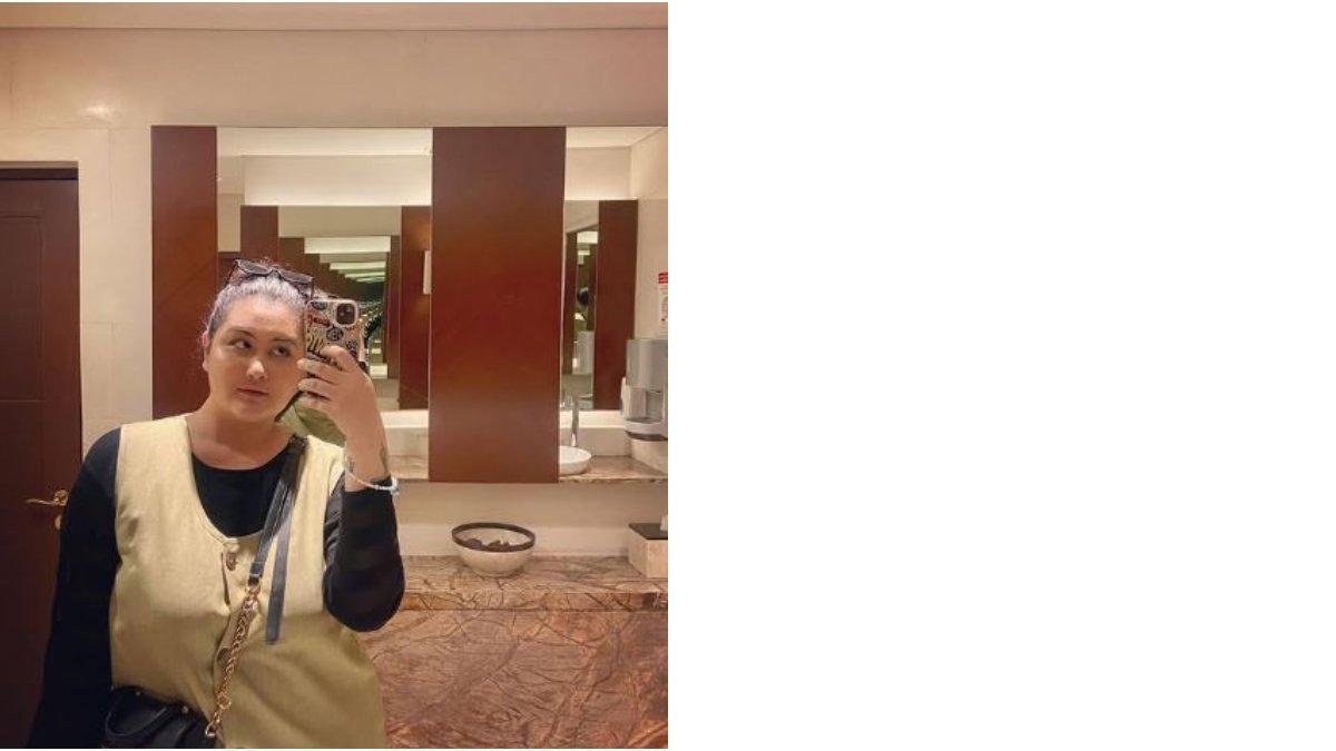 Talitha Curtis mirror selfie