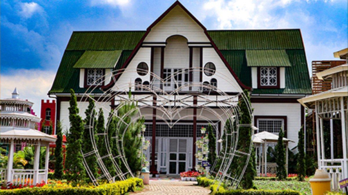 WISATA MENARIK - Potret Taman Bunga Celosia diambil dari Instagram pada Jumat (6/6/2025). Taman Bunga Celosia berada di Desa Candi, Kecamatan Bandungan, Kabupaten Semarang, Jawa Tengah.