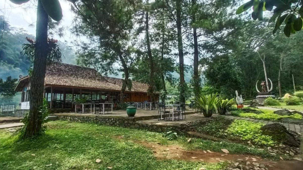 WISATA ALAM - Potret Taman Kemesraan Malang diambil dari Instagram pada Kamis (6/3/2025). Taman Kemesraan Malang berlokasi di Dusun Tretes, Desa Bendosari, Kecamatan Pujon, Kabupaten Malang, Jawa Timur.