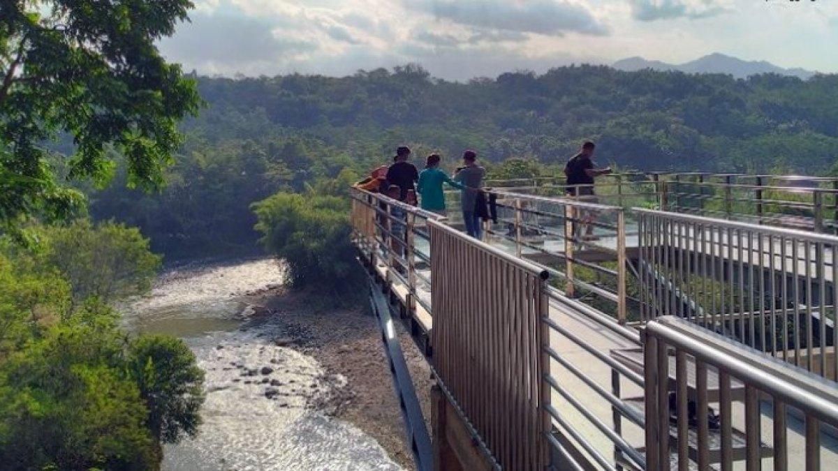WISATA MAGELANG - Potret Taman Kyai Langgeng disadur dari Kompas.com pada Rabu (12/3/2025). Taman Kyai Langgeng terletak di Kota Magelang.