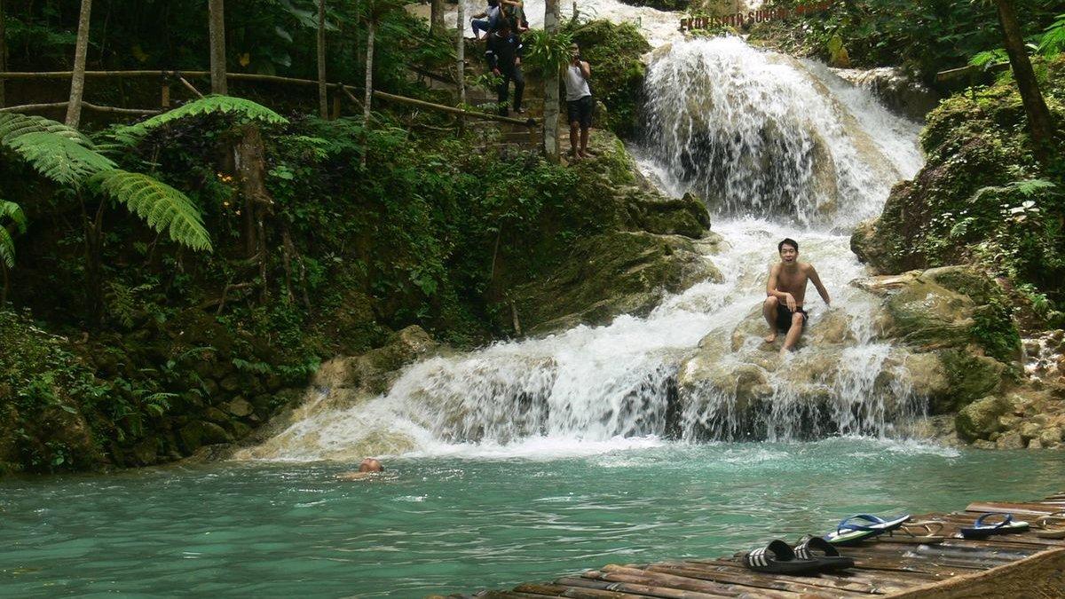 WISATA AIR - Potret Sungai Mudal disadur dari Kompas.com pada Kamis (6/3/2025). Taman Sungai Mudal berlokasi di Kulonprogo, DIY.