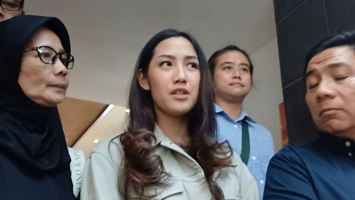 Tamara Tyasmara dan ibundanya, Ristya Aruni di Polda Metro Jaya, Rabu (21/2/2024).