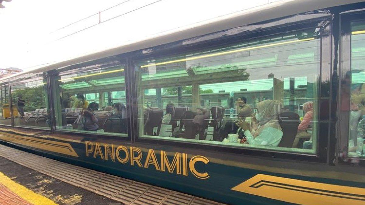 Tampak luar kereta Panoramic yang baru diluncurkan PT KAI dalam soft launching 24 Desember 2022-8 Januari 2023.