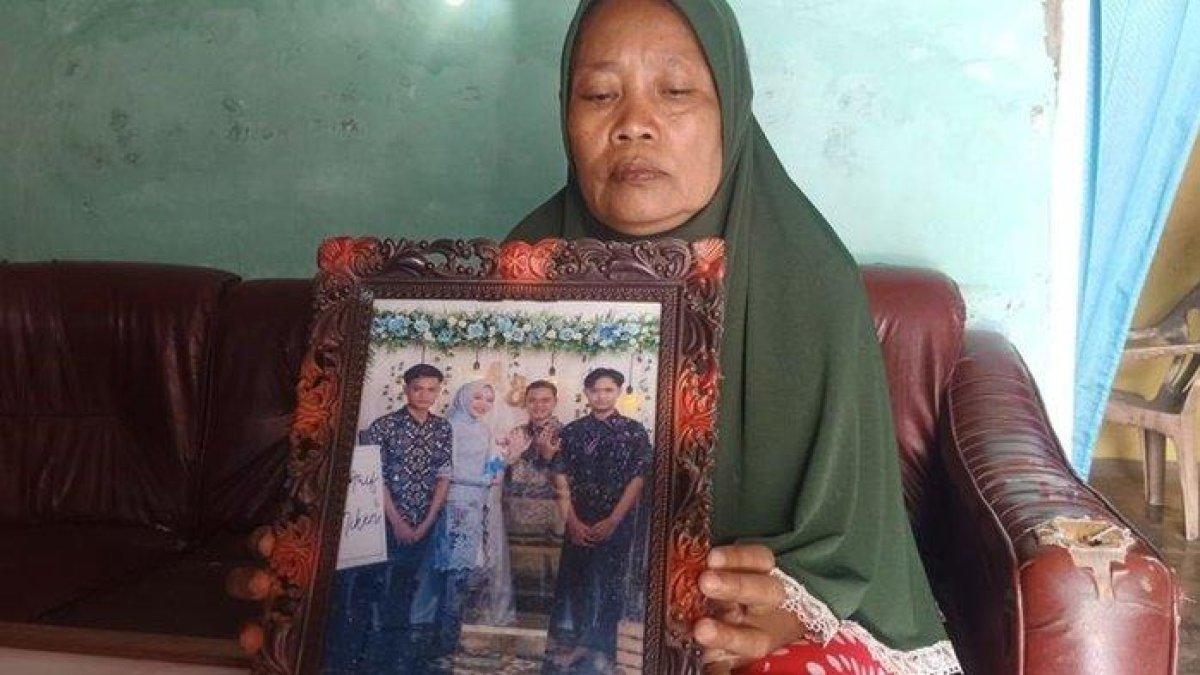 Tampang ibu dari pemuda yang ditipu agen pekerjaan dan kini dijadikan operator judi di Kamboja
