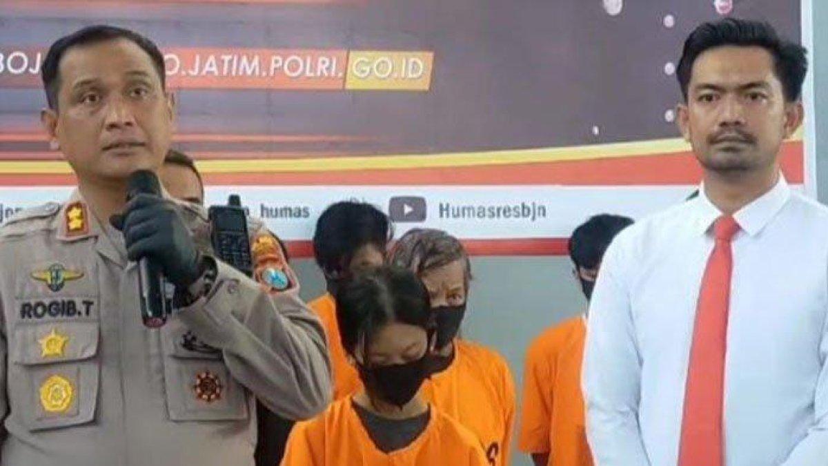 Tampang DMA, pelaku pembuangan bayi di toilet RS Bojonegoro saat diekspos di press conference