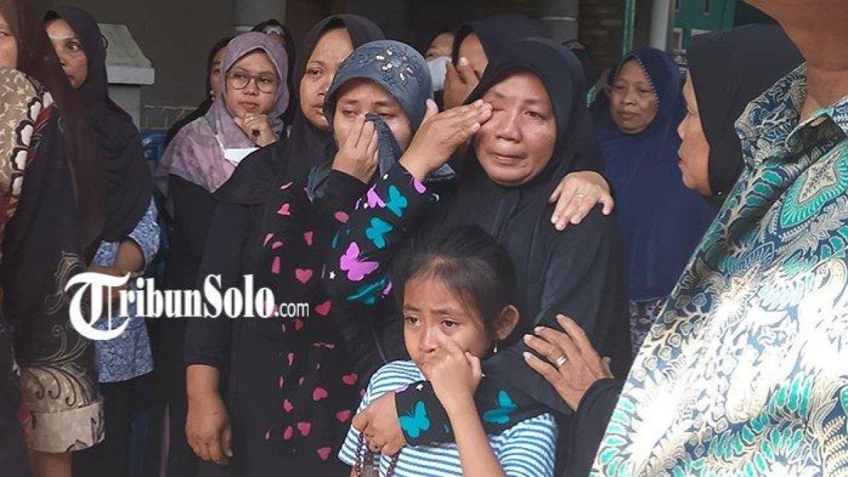 Tangis Keluarga Korban