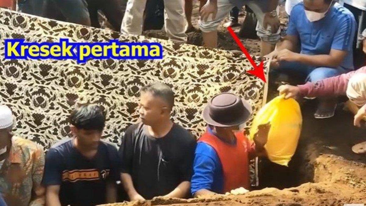 Teka-teki kresek kuning di pemakaman Tuti dan Amel di Subang, penggali kubur muntah-muntah