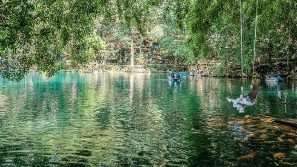 WISATA AIR - Potret Telaga Biru Cicerem disadur dari Kompas.com pada Kamis (13/3/2025).Telaga Biru Cicerem berada di Kabupaten Kuningan, Jawa Barat.