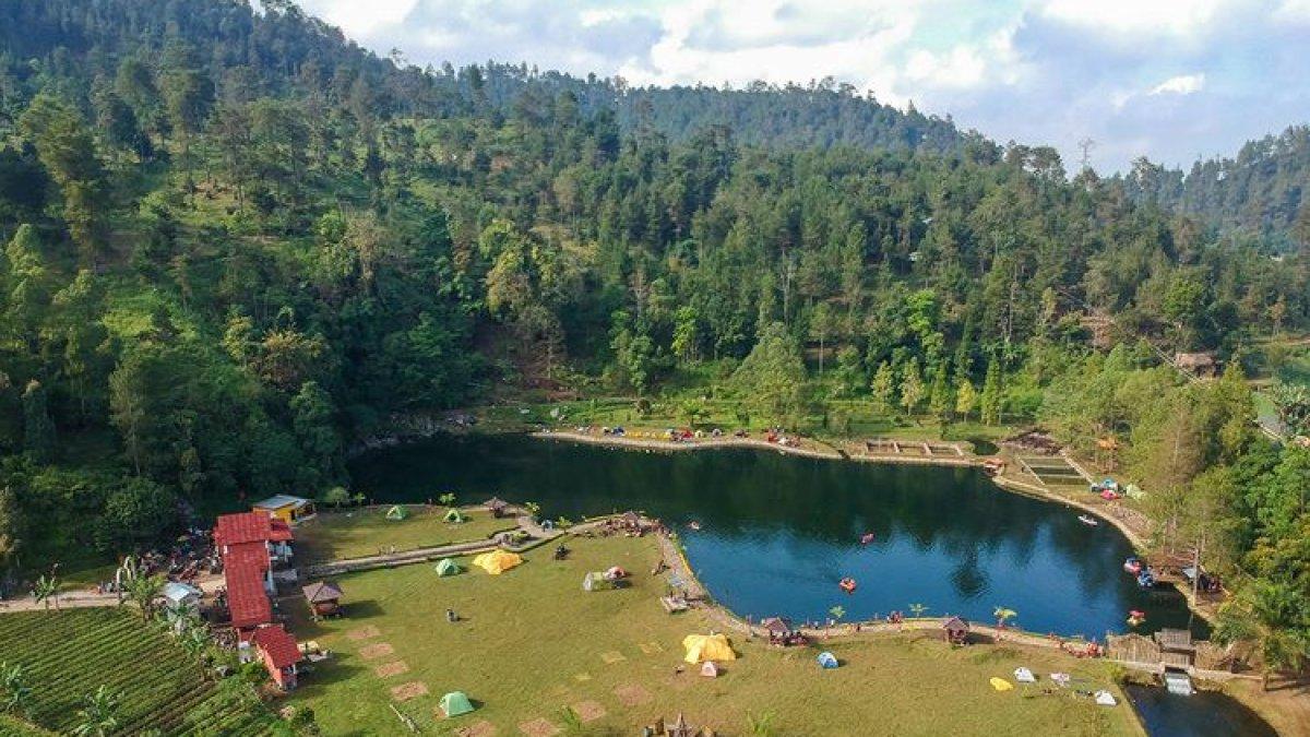 WISATA KARANGANYAR: Telaga Madirda Karanganyar dari ketinggian