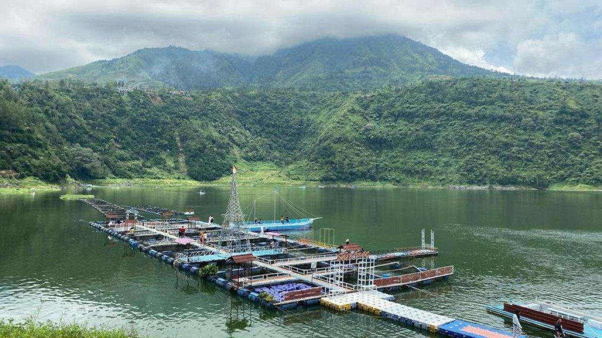 PESONA WISATA - Telaga Menjer dilihat dari atas dokumen RRI diunduh pada Rabu (18/6/2025).