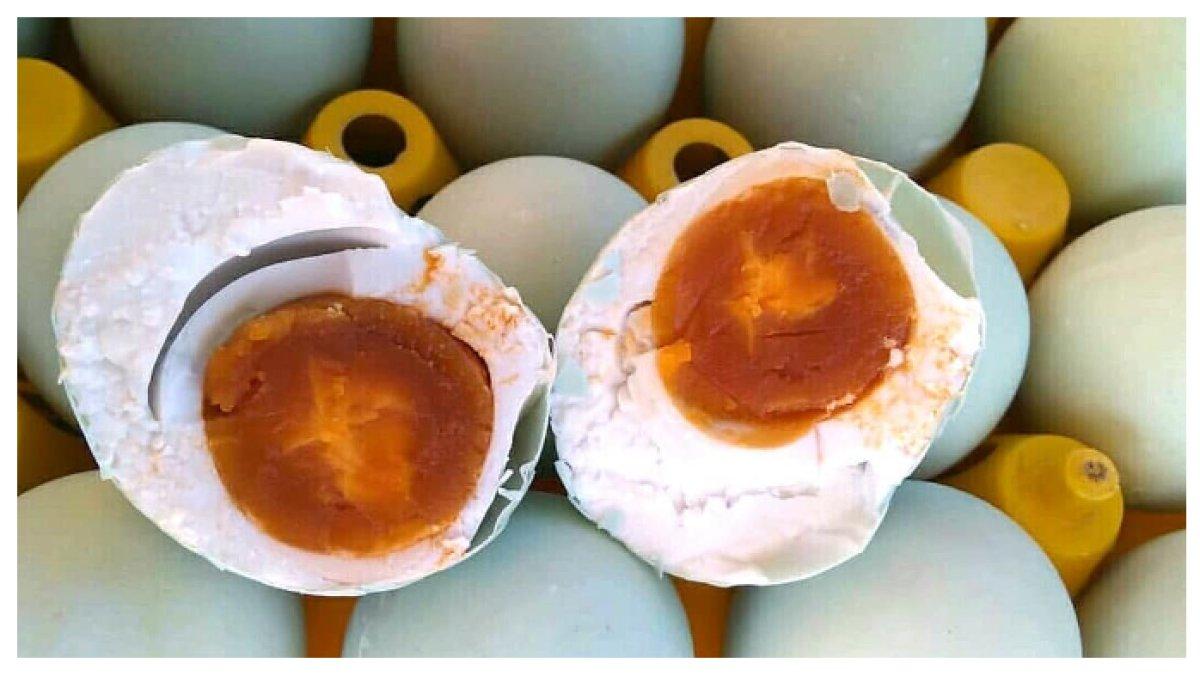 REKOMENDASI KULINER LEZAT: Telur asin khas Brebes dengan kuning telur yang berminyak dan penuh cita rasa!