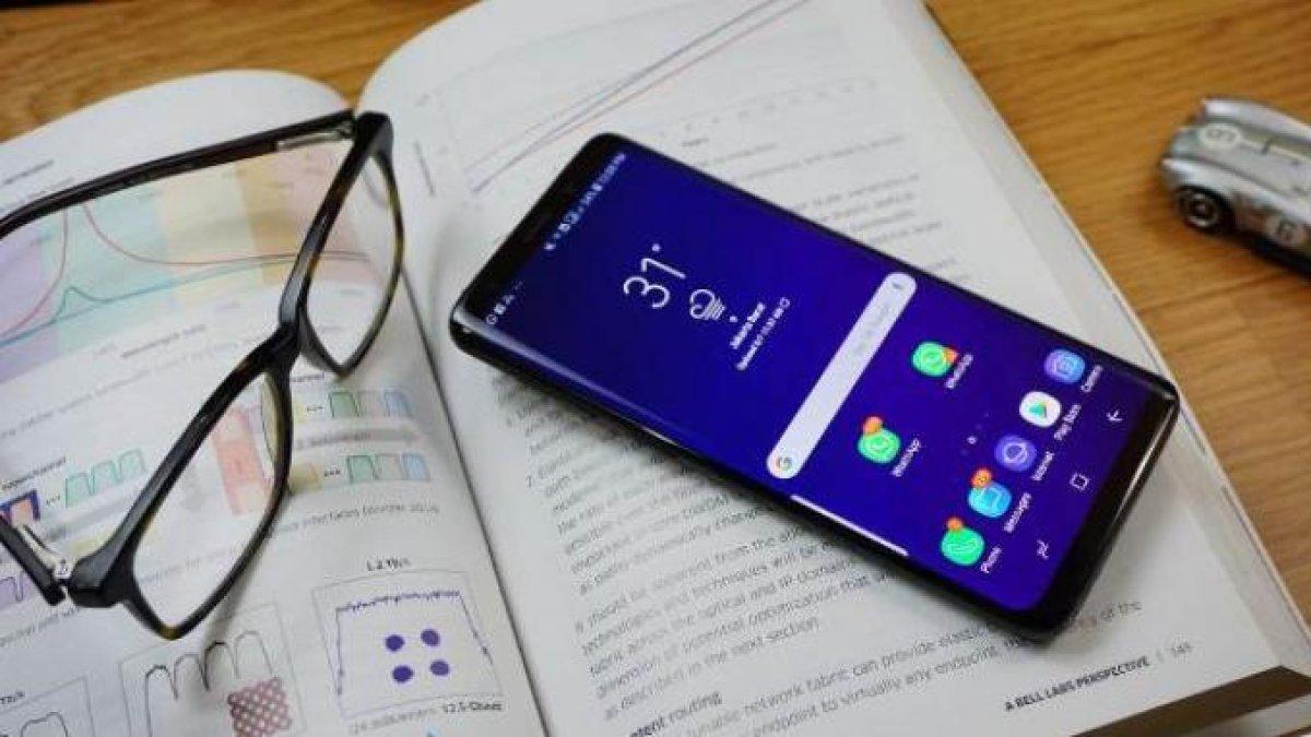 Ilustrasi belajar di era digital. Kunci jawaban tema 8 untuk kelas 2 SD/MI halaman 62, 63, dan 65, buku tematik subtema 2 pembelajaran 2.