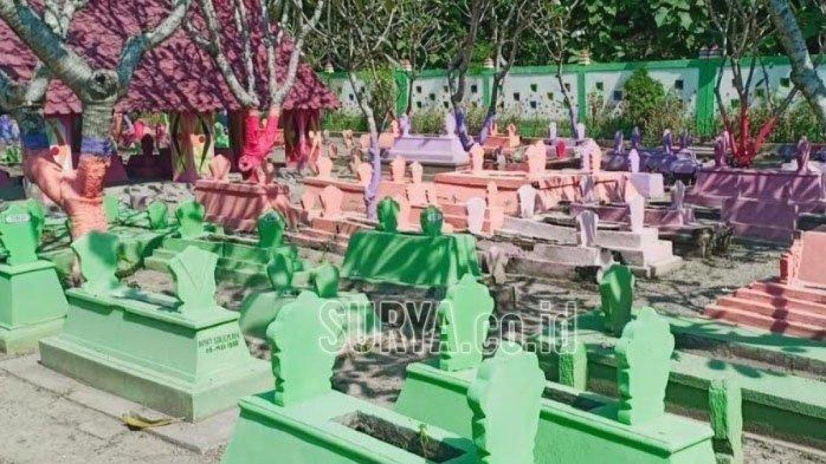 Tempat Pemakaman Umum (TPU) di RW 05, Kelurahan Tawangrejo, Kecamatan Kartoharjo, Kota Madiun dicat warna-warni.