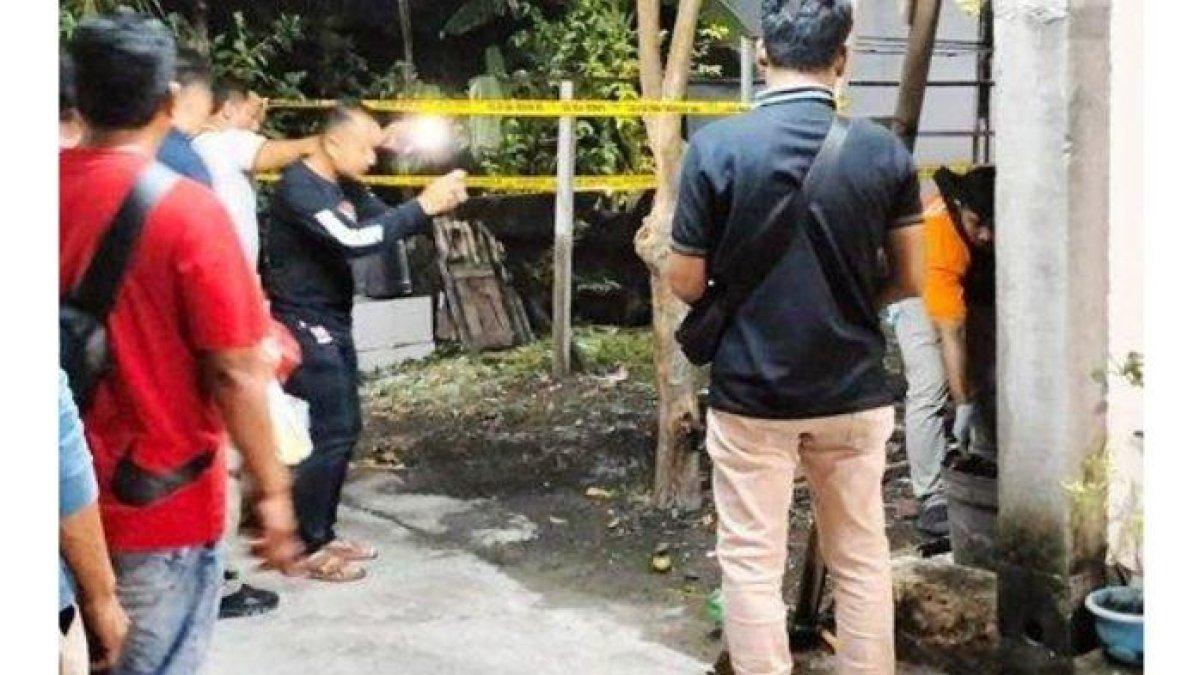 Tempat kejadian perkara (TKP) suami bunuh istri di Desa Mojosarirejo, Driyorejo, Gresik, Jawa Timur, Sabtu (23/11/2024)