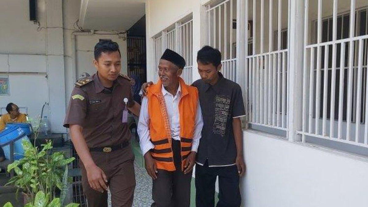 Terdakwa ZA (70) yang dilaporkan oleh anaknya KT (40) terkait kasus KDRT di Pengadilan Negeri (PN) Tegal Kelas IA Tegal, Senin (5/2/2024).