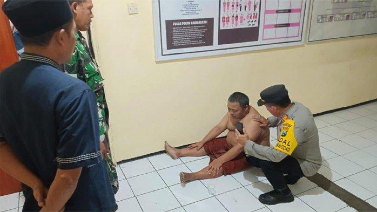 Terduga pelaku pembunuhan menantu di Pasuruan saat diamankan oleh petugas