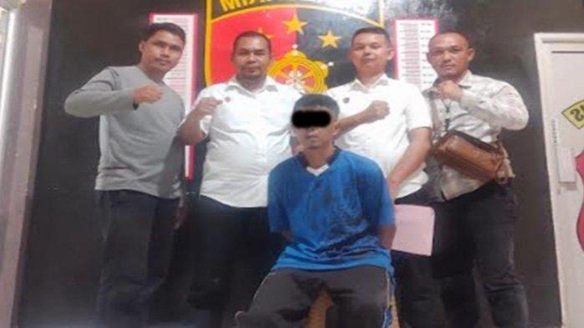 Tersangka YN (38) warga Musi Rawas saat diamankan di Mapolres Musi Rawas.