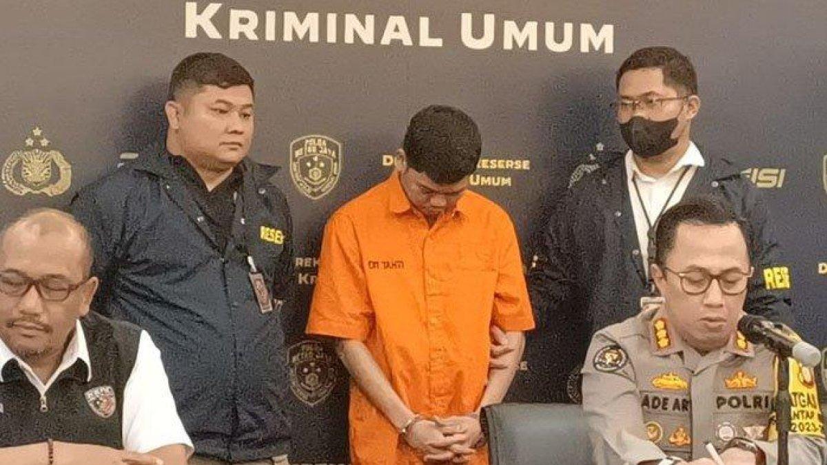 Tersangka kasus kematian Dante anak artis Tamara Tyasmara, Yudha Arfandi memakai baju oranye