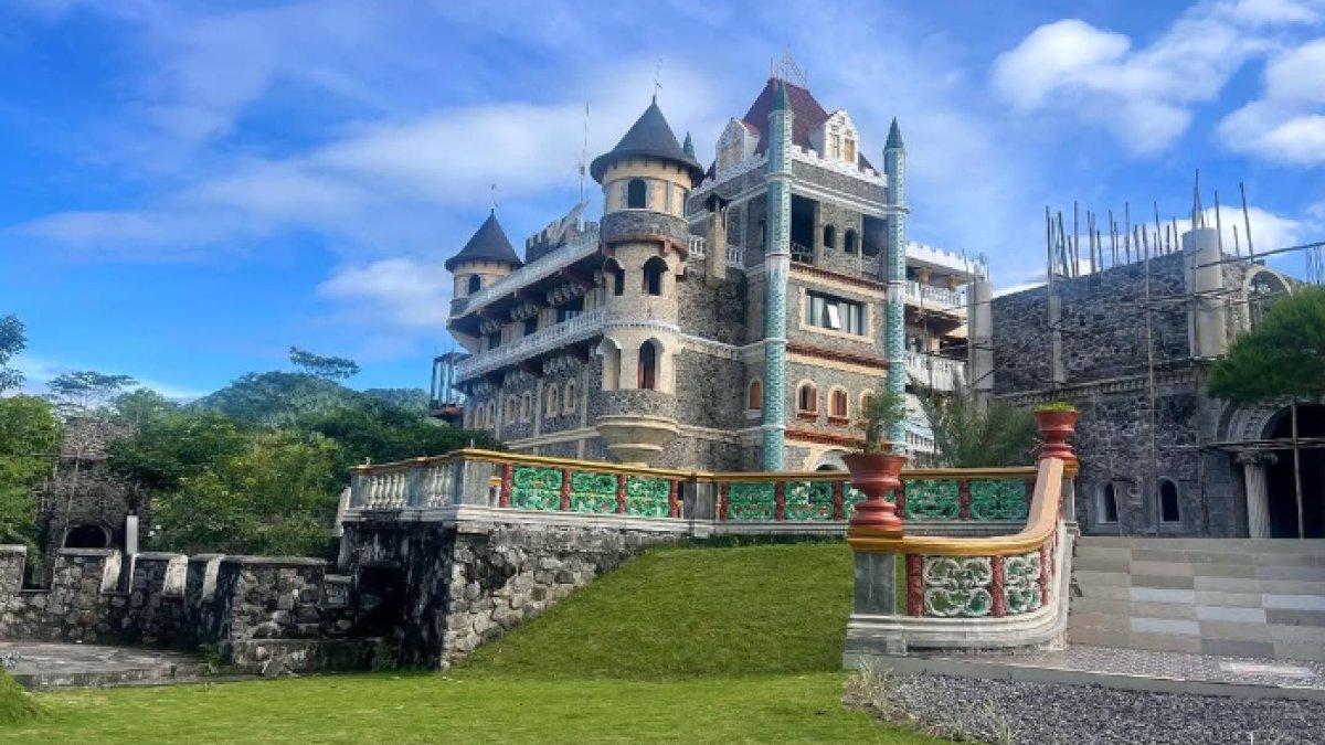WISATA MENARIK - Potret The Lost World Castle diambil dari Instagram pada Sabtu (24/5/2025). The Lost World Castle berada di Cangkringan, Sleman, Yogyakarta.