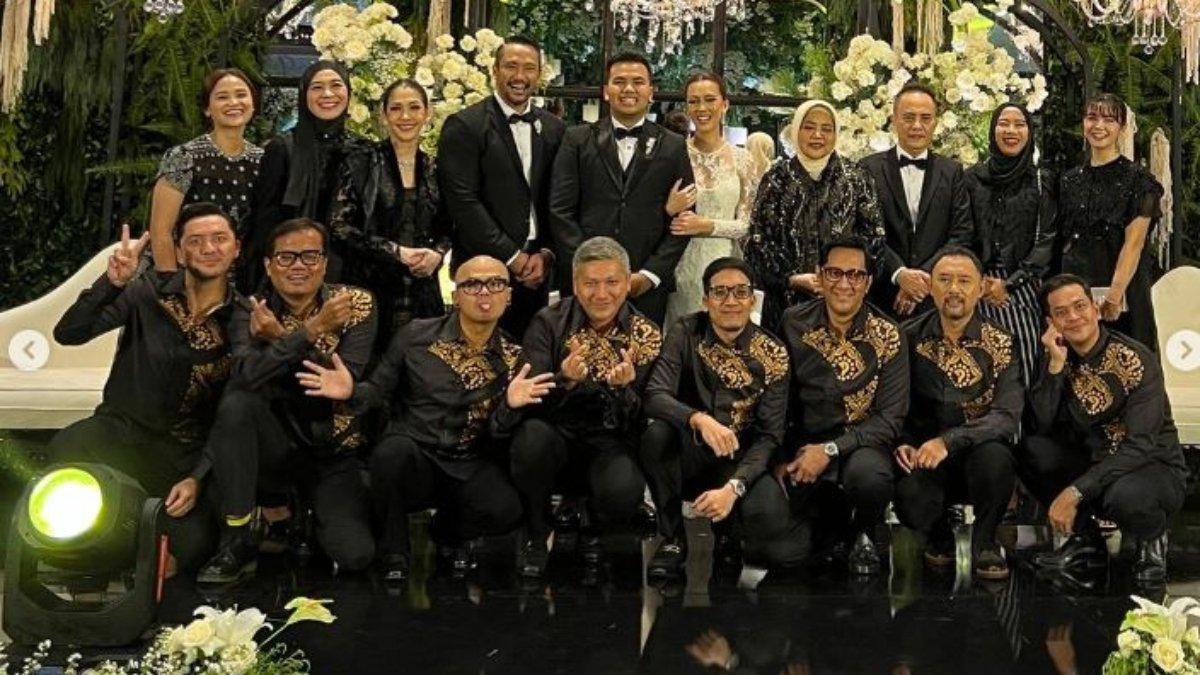 The Prediksi bersama mempelai