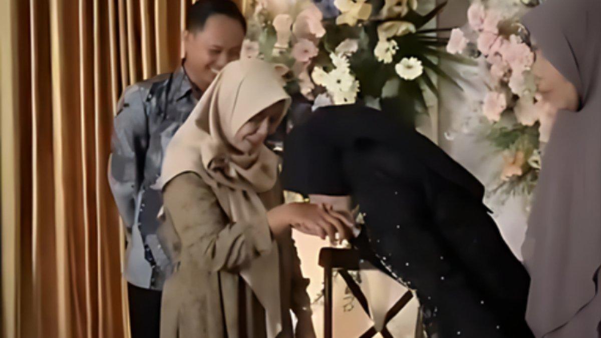 TikToker Nia Kumala menceritakan pengalamannya dilamar cowok padahal baru 2 hari chattingan.