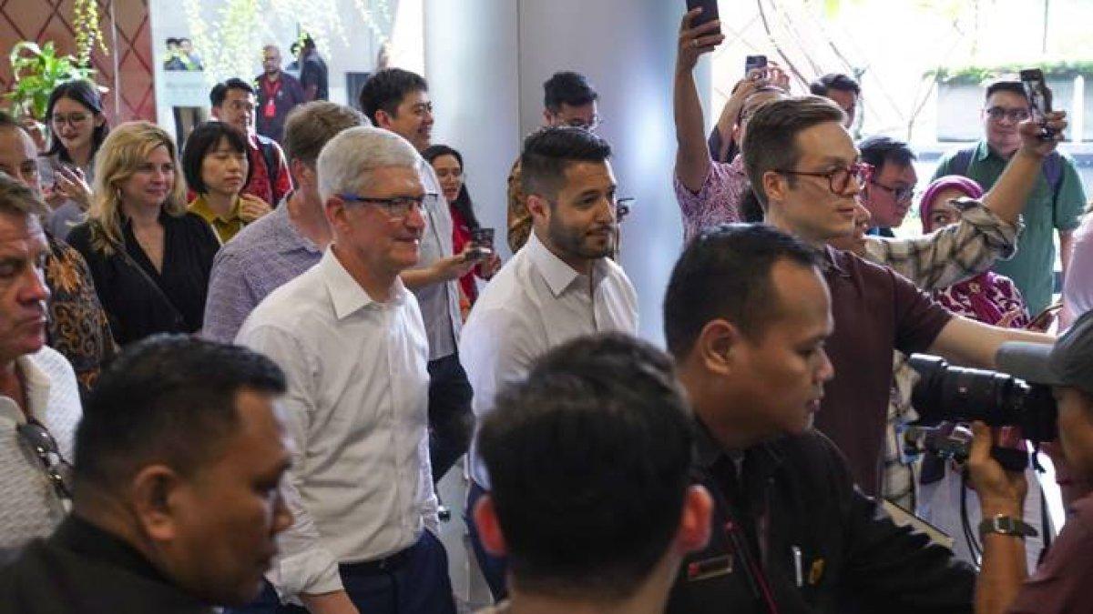 Tim Cook beserta Jajaran tiba di Apple Developer Academy @BINUS