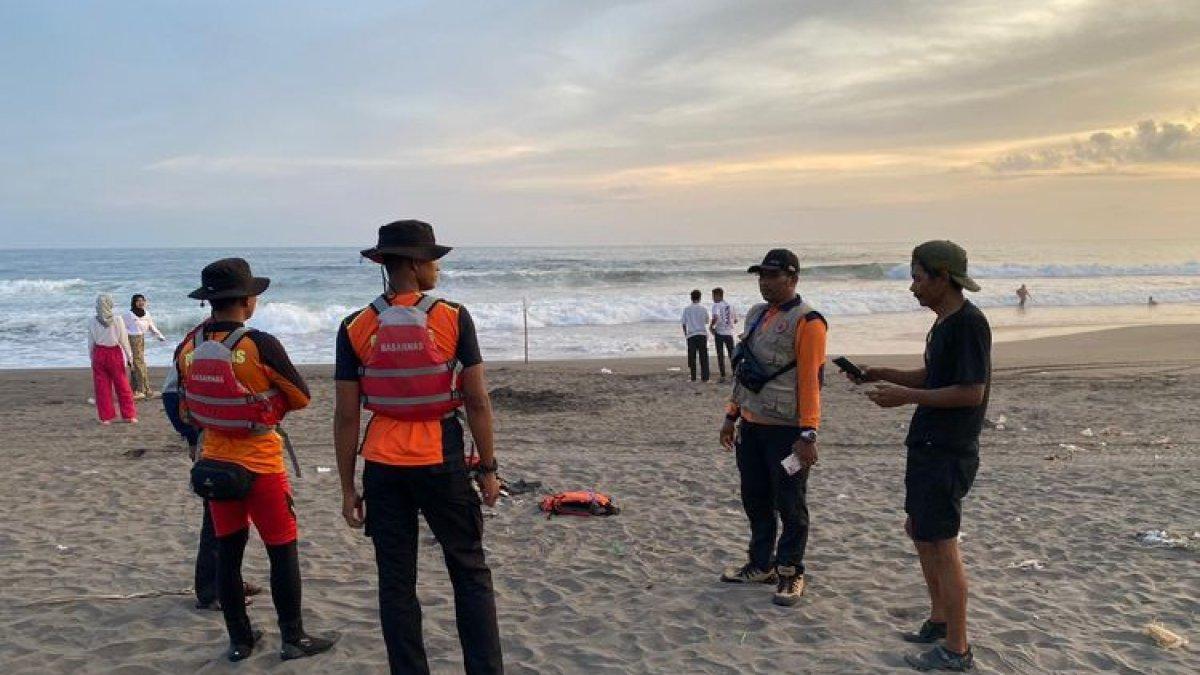 Tim SAR gabungan melakukan pencarian korban yang hilang