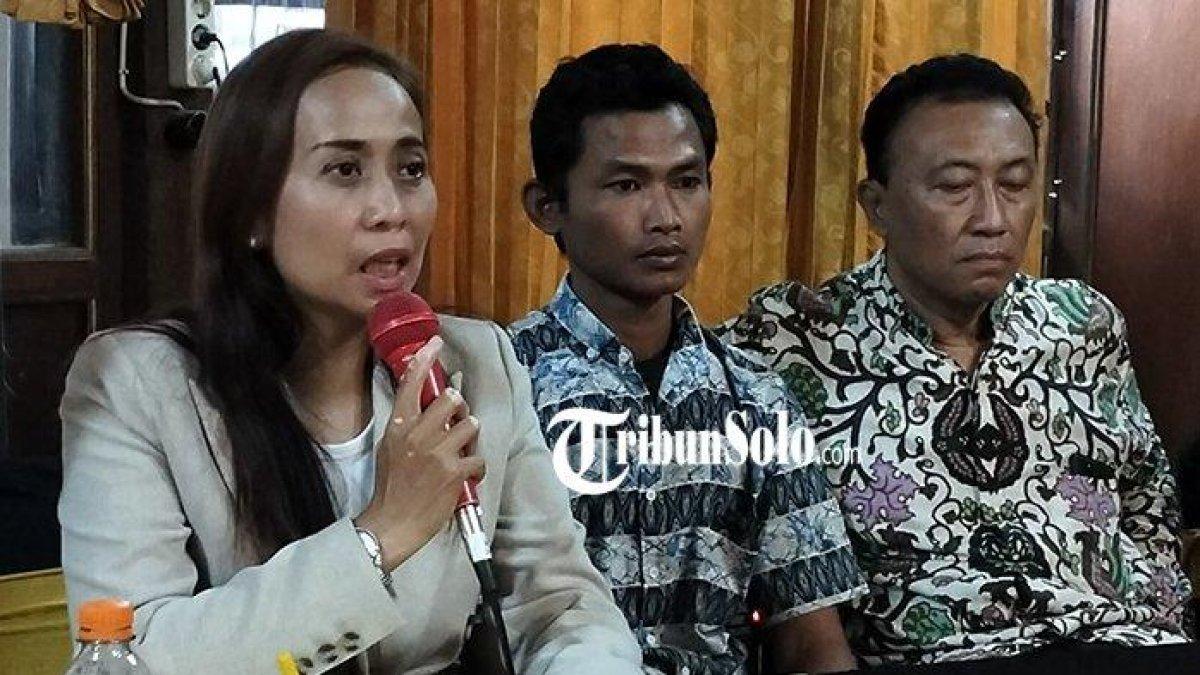 Tim kuasa hukum dari Sutarman di Resto SFA Karanganyar.