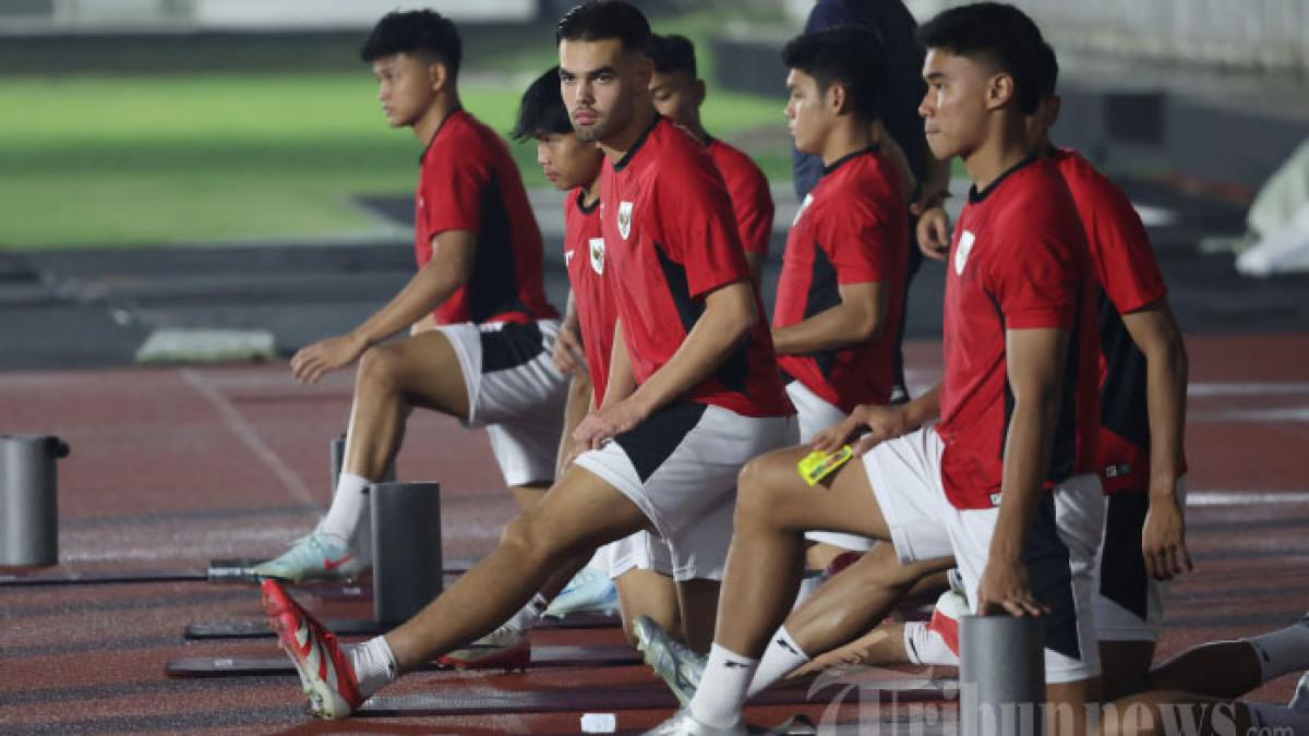 LATIHAN TIMNAS INDONESIA -  Pesepak bola Timnas Indonesia U-23 mengikuti sesi latihan resmi jelang babak final ASEAN U-23 Championship di Stadion Madya, Kompleks GBK, Senayan, Jakarta, Senin (28/7/2025). Pada babak final ASEAN U-23 Championship Timnas Indonesia U-23 akan bertanding melawan Timnas Vietnam U-23 di Stadion Utama Gelora Bung Karno pada Selasa (29/7).